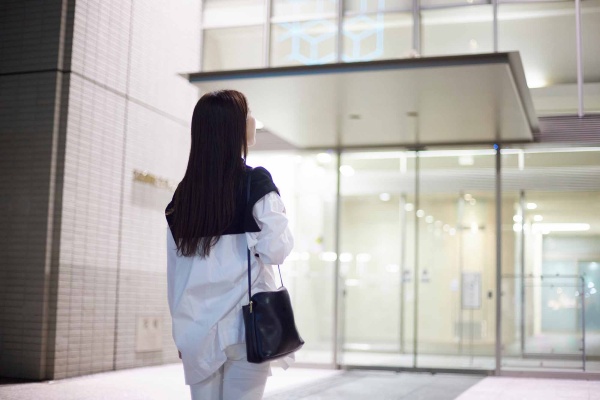 不安が治まらないときは、思い切って最悪の事態を想像してみると意外に冷静になれる(写真:west_photo/stock.adobe.com) 不安が治まらないときは、思い切って最悪の事態を想像してみると意外に冷静になれる(写真:west_photo/stock.adobe.com)