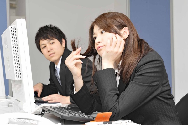 職場での不平等さを感じた場合、どこかで割り切ることも必要かもしれない(写真:MOMOTAROU/stock.adobe.com) 職場での不平等さを感じた場合、どこかで割り切ることも必要かもしれない(写真:MOMOTAROU/stock.adobe.com)