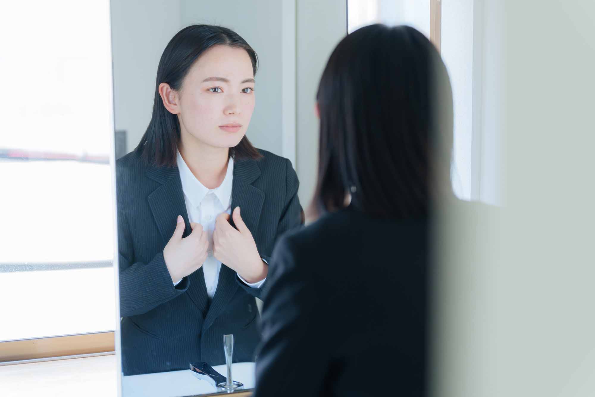 新入社員として初めて社会に出ると分からないことだらけ。不安でいっぱいでも上司や先輩に分からないことを聞けないという人が多いという（写真：polkadot／stock.adobe.com）