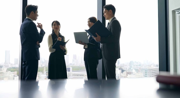 「もしも周りの人の立場だったらどうか」という視点に立つと客観的に考えられるようになり、最初の一歩が見えてくる(写真:metamorworks/stock.adobe.com) 「もしも周りの人の立場だったらどうか」という視点に立つと客観的に考えられるようになり、最初の一歩が見えてくる(写真:metamorworks/stock.adobe.com)