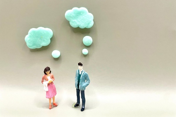 仕事や家庭での役割が大きくなってくる40~50代だが、周囲の期待と自分の心身のギャップに苦しみ「中年の危機」に陥ってしまうことがある(写真:78art/stock.adobe.com)