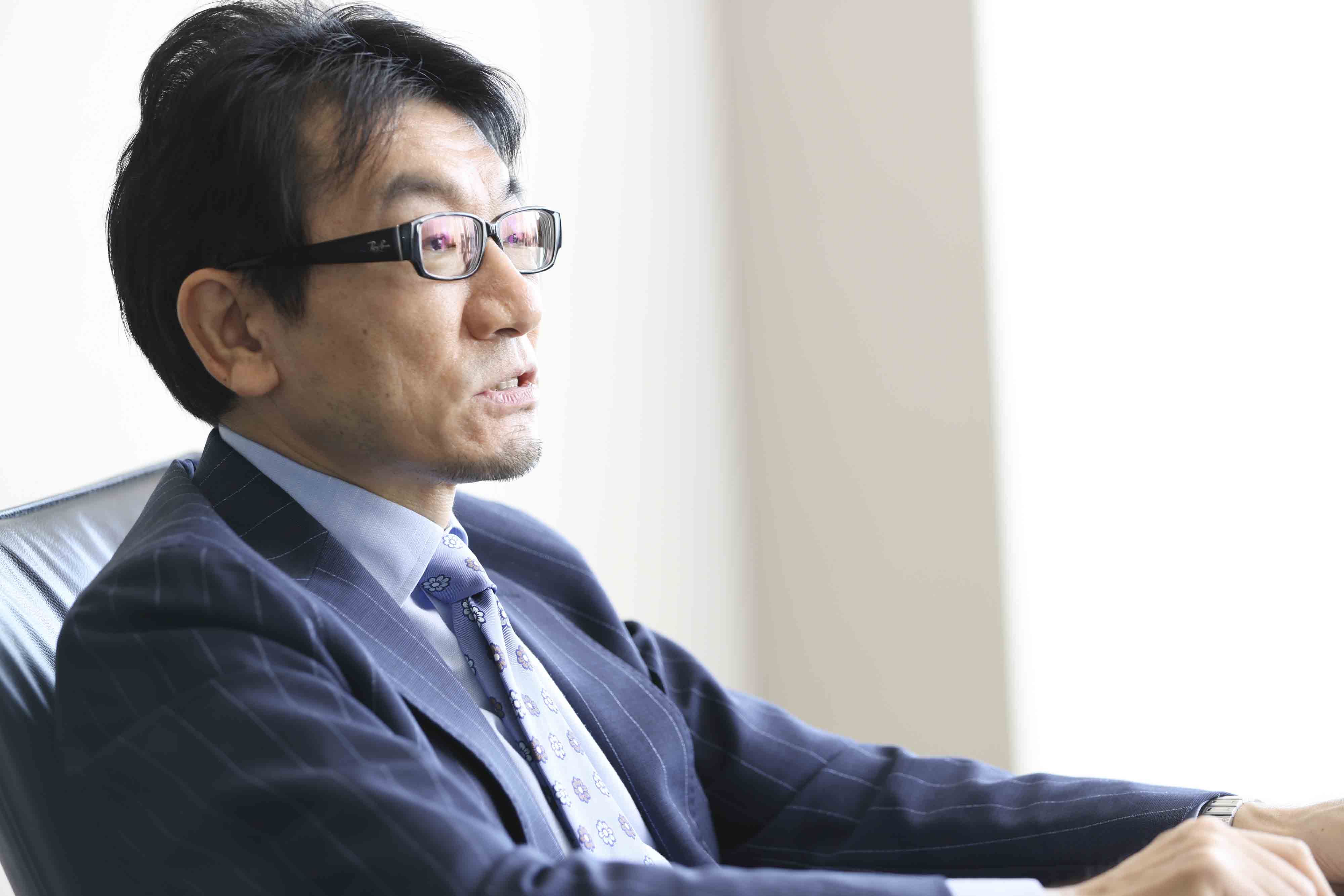 「日本企業は人への投資を怠ってきました」と話す河野さん