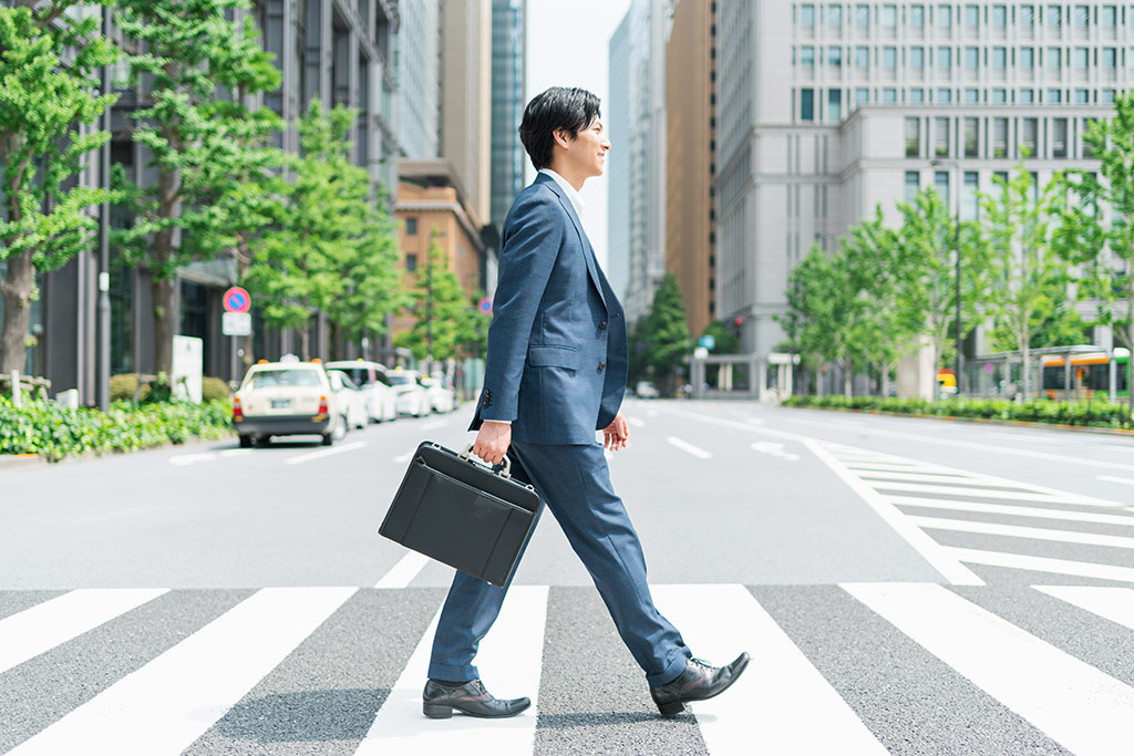 「たっぷり歩ける」と考えれば通勤も「はじめる習慣」になる（写真：One／stock.adobe.com）