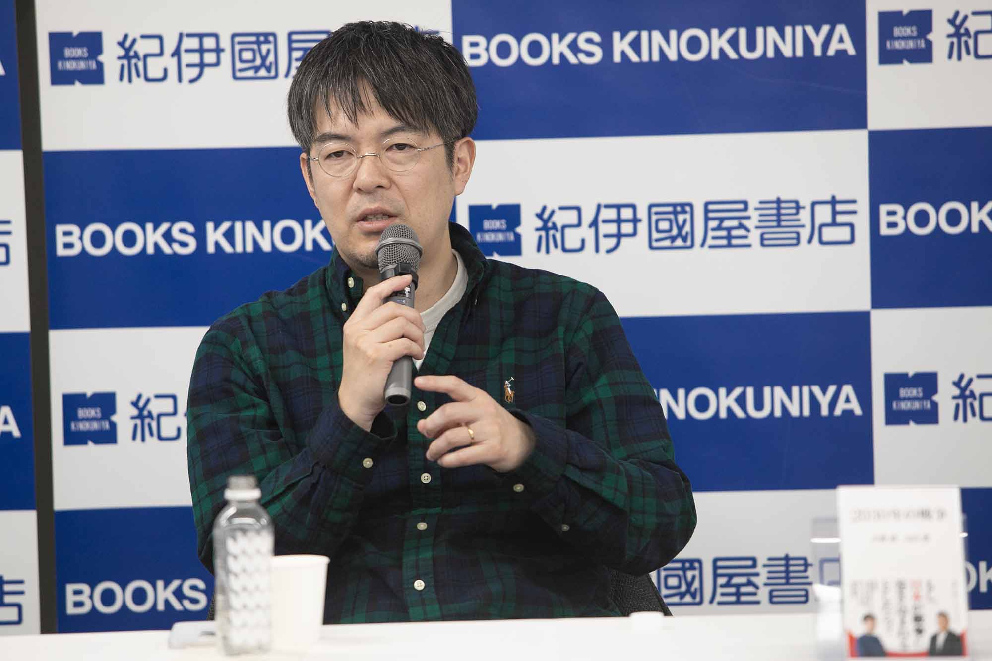 「執筆は意外に難航した」と語る小泉悠さん