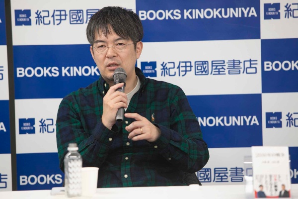 「執筆は意外に難航した」と語る小泉悠さん
