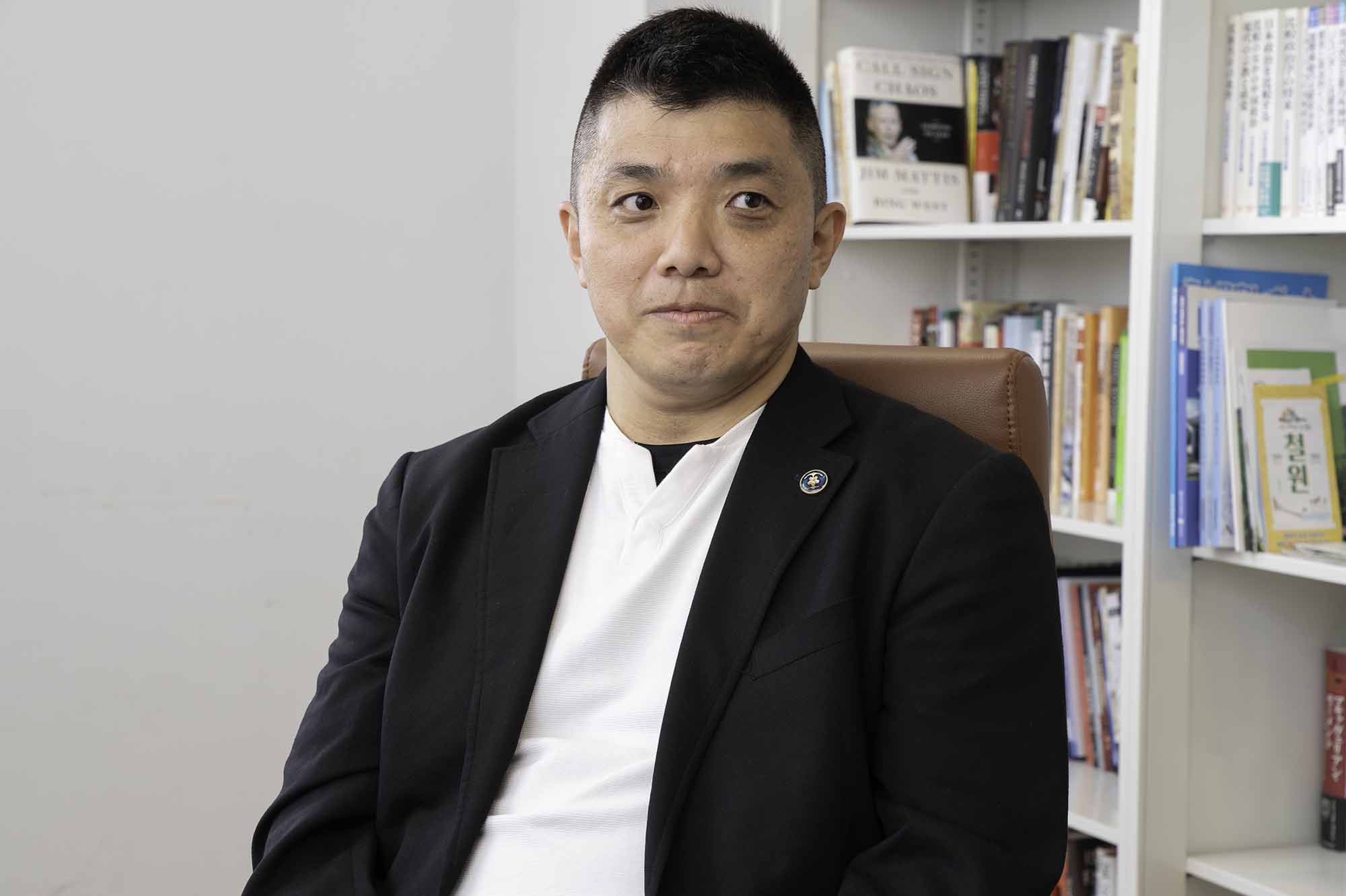 「日本も戦争の一歩手前にいます」と話す山口亮さん