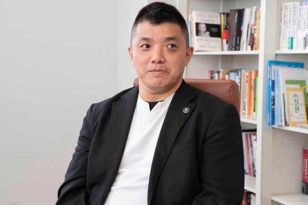 「日本も戦争の一歩手前にいます」と話す山口亮さん