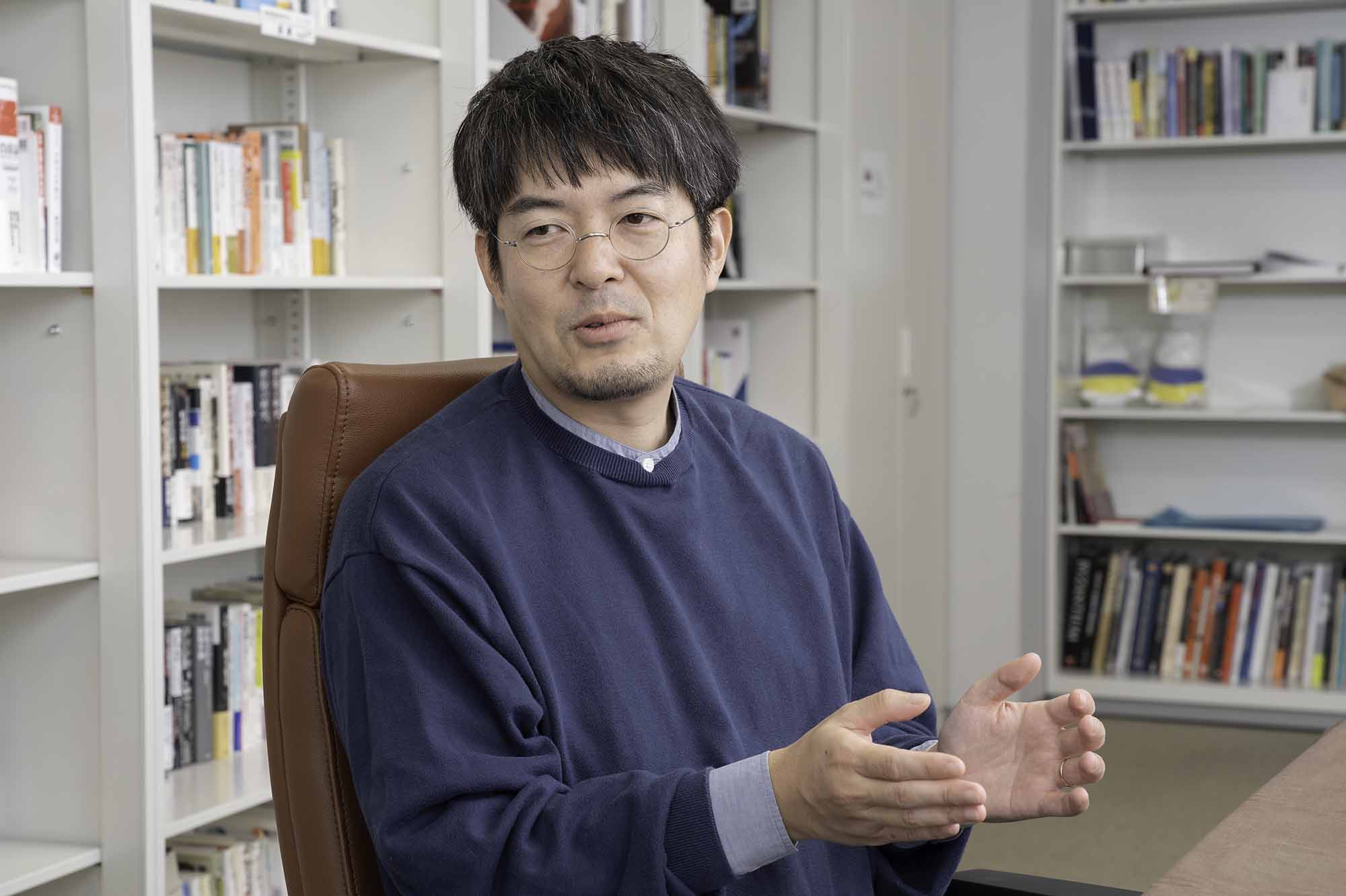 「戦争には変わった部分と変わっていない部分があり、双方を見なければなりません」と話す小泉悠さん