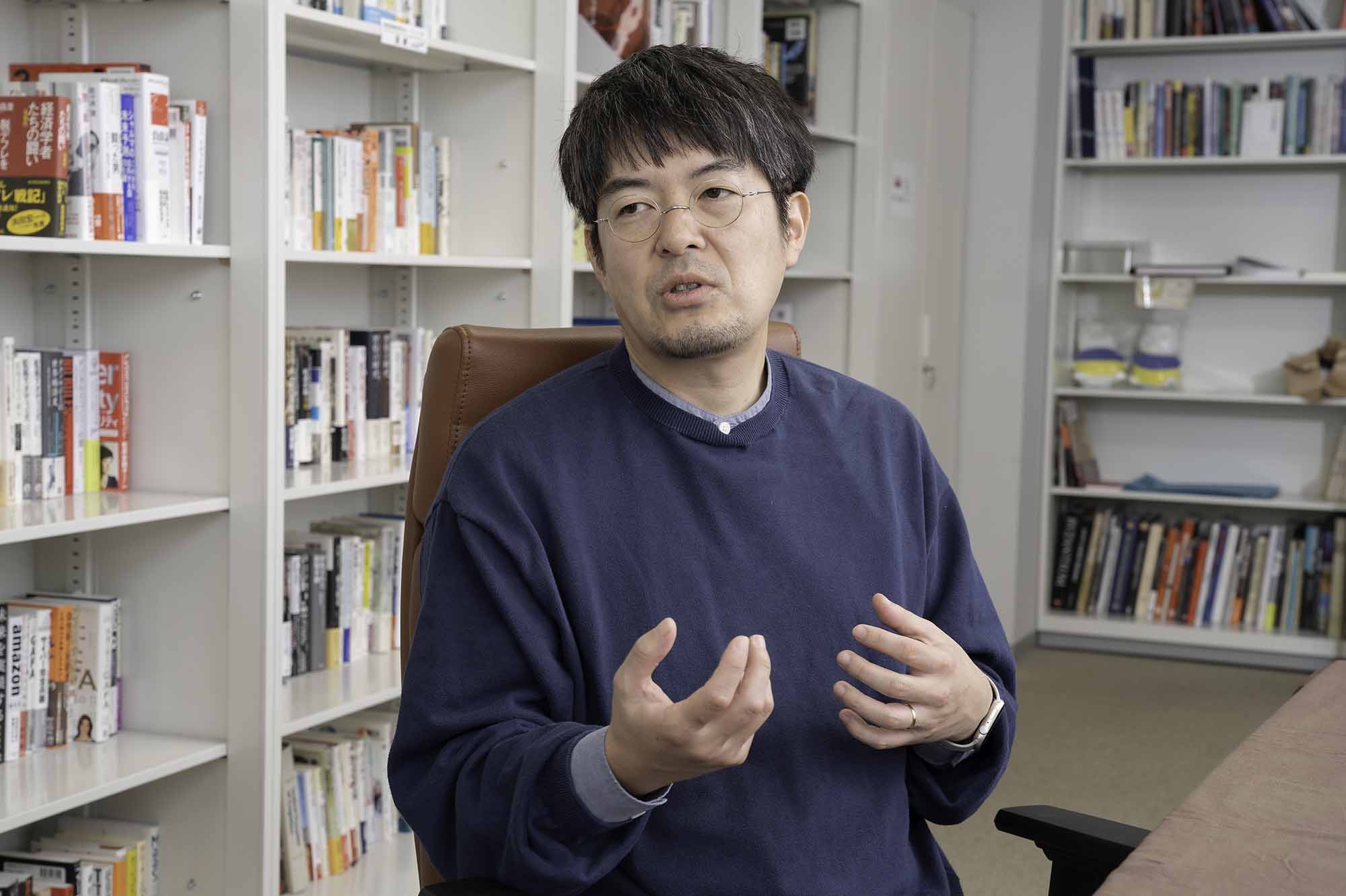 「中国経済が後退局面に入ってしまい、軍事的にはやり残したことがあると中国が判断すれば、行動に出るかもしれません」と話す小泉悠さん