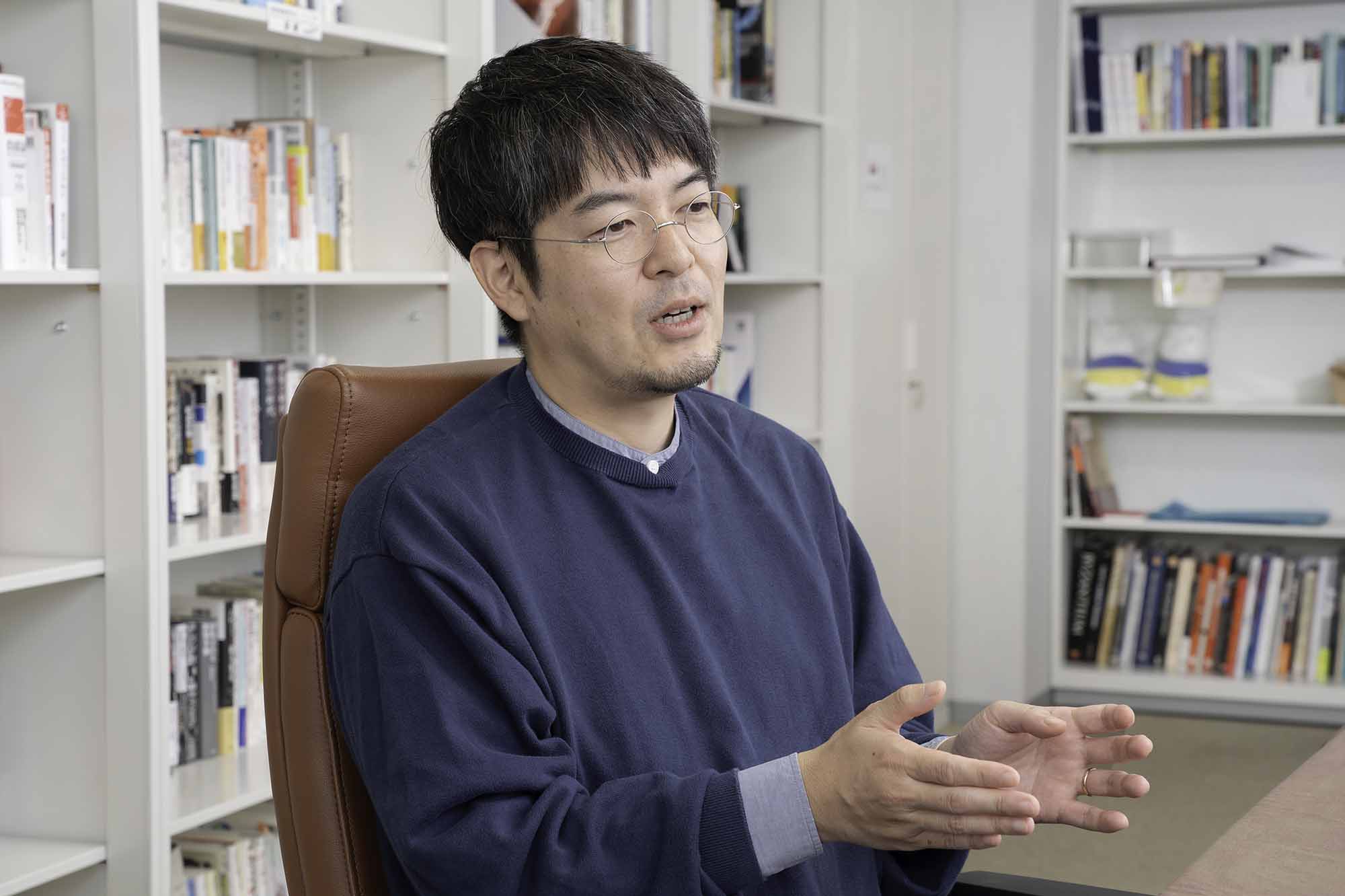 「ユーラシアの東西で同時に何らかの事態が発生するリスクもあります」と話す小泉悠さん