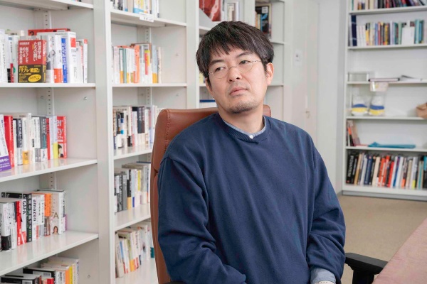 「国家レベルの安全保障と、国民の命を守るための安全保障を同時に見なければなりません」と話す小泉悠さん