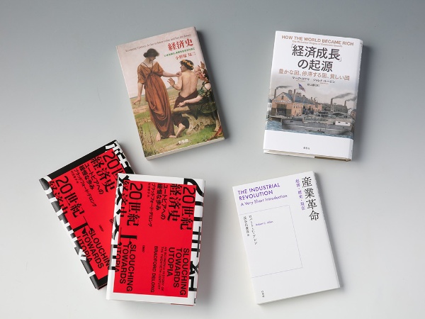 資本主義をテーマとする著作の発刊が相次ぎ、資本主義の功罪に焦点が当たっている。「経済学の書棚」第26回では、産業革命の意義を問い直す著作を紹介する 資本主義をテーマとする著作の発刊が相次ぎ、資本主義の功罪に焦点が当たっている。「経済学の書棚」第26回では、産業革命の意義を問い直す著作を紹介する