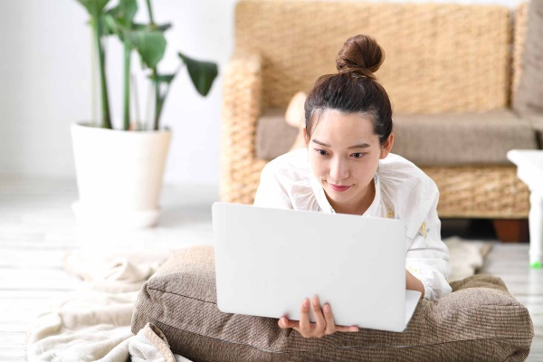 お金に詳しくなって、自分らしい人生を生きよう(写真:koumaru/stock.adobe.com)