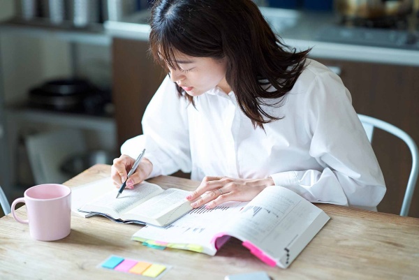 お金を知ろうとすると、世界も広がる(写真:maru54/stock.adobe.com)