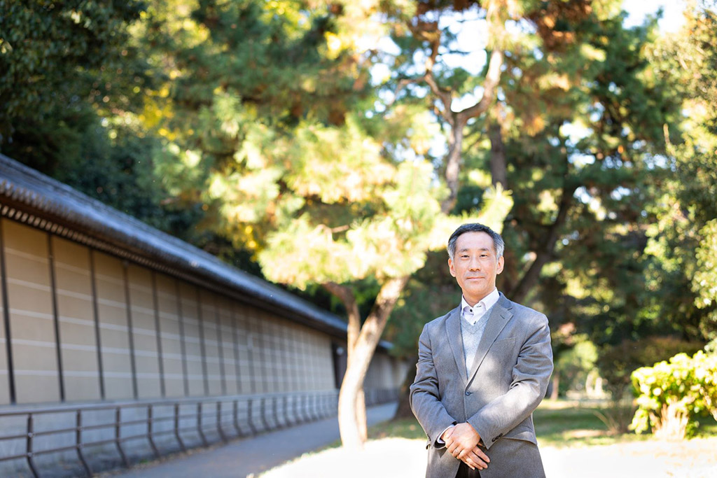 井上氏が所属する京都市歴史資料館は京都御苑に隣接。道長の邸宅だった土御門第跡や道長が建立した法成寺址に近い