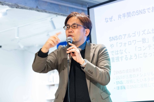 「ネットからは少し距離を置こうと考える人が増えてきました」と竹内謙礼さん 「ネットからは少し距離を置こうと考える人が増えてきました」と竹内謙礼さん