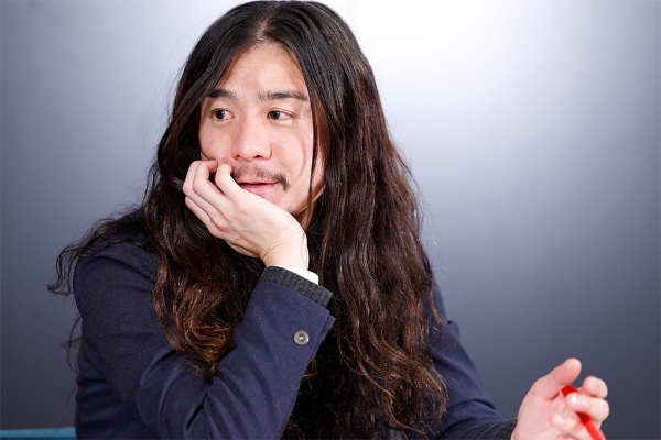 「低関与商材が難しいのは、あえて何かを話す必要性が生じにくいこと」(飯髙氏)