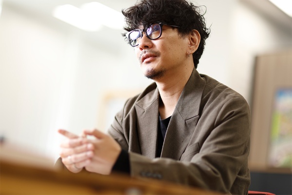 川端康介氏