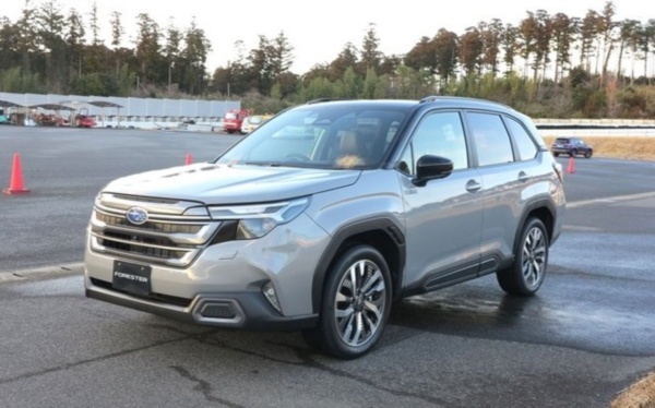 新HEVシステムを搭載した「フォレスター」(写真:日経Automotive)
