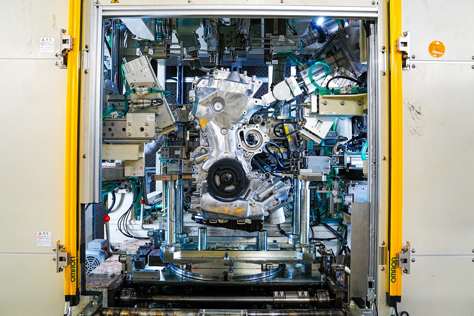 日産の試験用エンジン。HEV専用エンジンとして機能を絞ることで燃費を高める（写真：日産自動車）