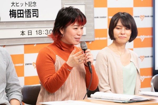 <span class="fontBold">はまゆっこ/プラスサイズモデル</span><br> 日本のプラスサイズモデル。サイズはL~XL。自分を愛することの大切さを伝えたくてプラスサイズモデルとして活動開始。25歳の時に統合失調症を発症。34歳で子宮腺筋症を発症、その頃、ボディポジティブやセルフラブの考え方に出合う。自分の人生を変えようと様々なことにチャレンジして今に至る。モデル・俳優活動以外にも本の出版やYouTuberシラハマTVなど活動の幅を広げている