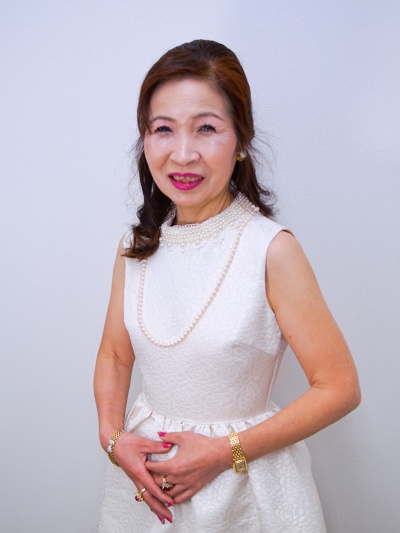 著述家。講演家。熱海市観光宣伝大使。/1958年、東京生まれ。33歳で結婚後、病身の夫に代わり経営者となる。独自の発想法と行動力でヒット商品を次々に開発し通販業界で成功。多額の負債を抱えていた会社を年商23億円の優良企業へと導き、その手法は各種メディアで紹介され話題となる。経営者・講演家・作家として活躍するかたわら、行政書士、宅建士などの資格を短期取得。実践的な時間術や仕事術、勉強術には定評がある。『やりたいことを全部やる! 時間術』(日経ビジネス人文庫)をはじめ著書も多数で、累計は170万部を突破。 著述家。講演家。熱海市観光宣伝大使。/1958年、東京生まれ。33歳で結婚後、病身の夫に代わり経営者となる。独自の発想法と行動力でヒット商品を次々に開発し通販業界で成功。多額の負債を抱えていた会社を年商23億円の優良企業へと導き、その手法は各種メディアで紹介され話題となる。経営者・講演家・作家として活躍するかたわら、行政書士、宅建士などの資格を短期取得。実践的な時間術や仕事術、勉強術には定評がある。『やりたいことを全部やる! 時間術』(日経ビジネス人文庫)をはじめ著書も多数で、累計は170万部を突破。